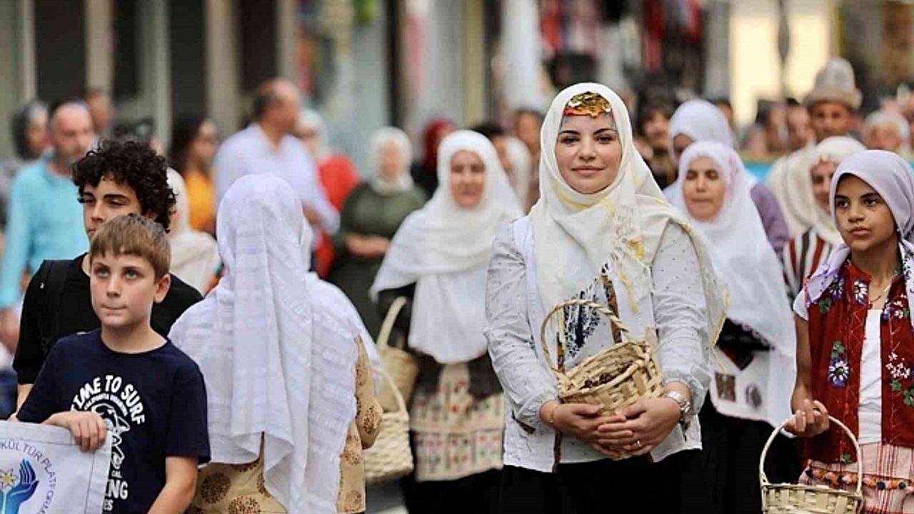 50. Altın Kiraz Festivali coşkuyla başladı