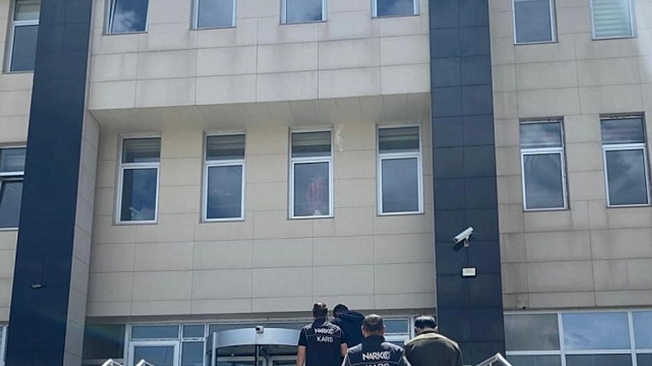 Kars''ta uyuşturucu taciri 2 kişi tutuklandı