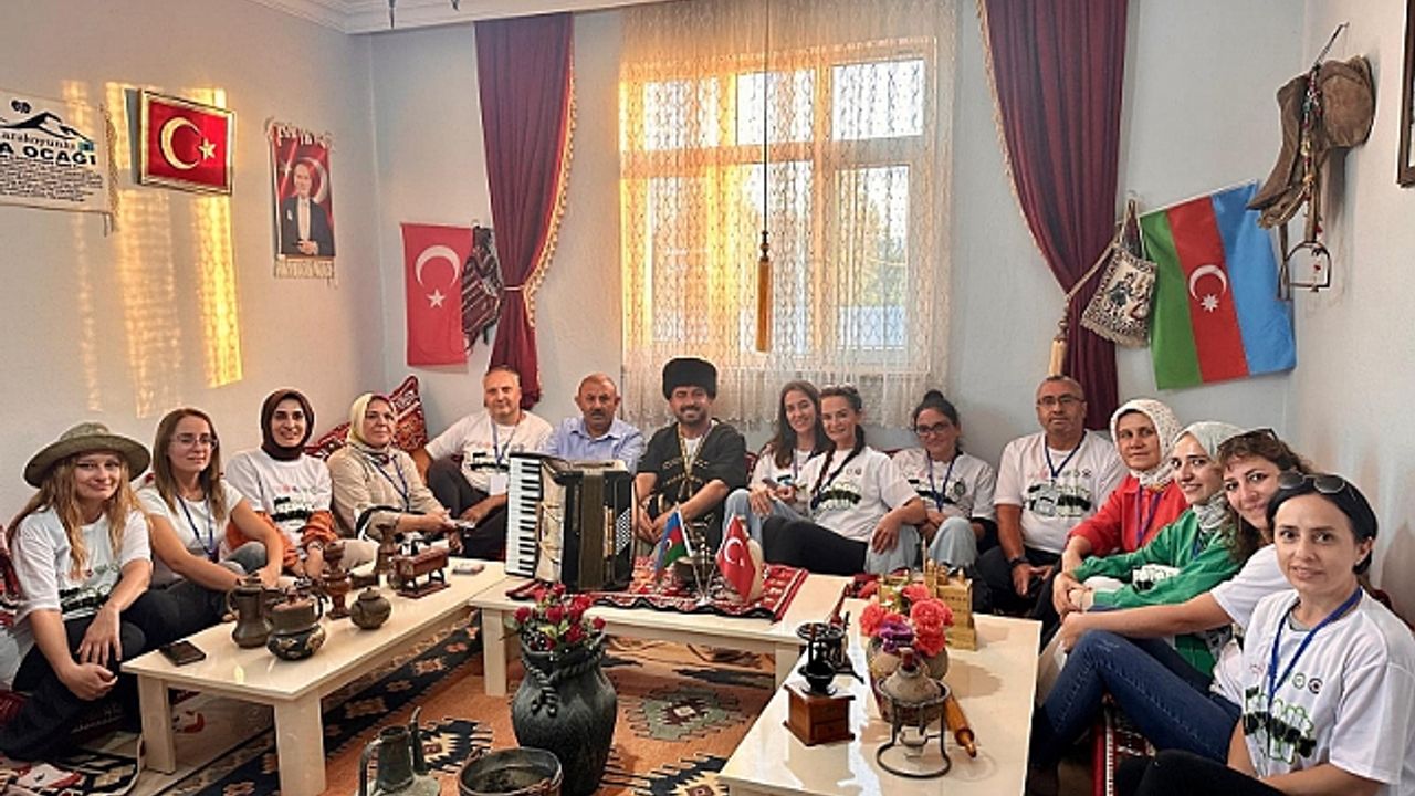 ÜNİVERSİTE ÖĞRENCİLERİ ATA OCAĞINI ZİYARET ETTİ