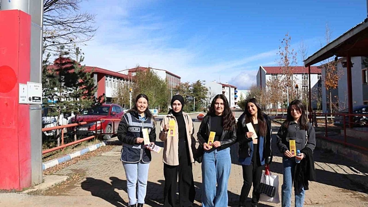 Ağrı''da üniversite öğrencileri KADES hakkında bilgilendirildi