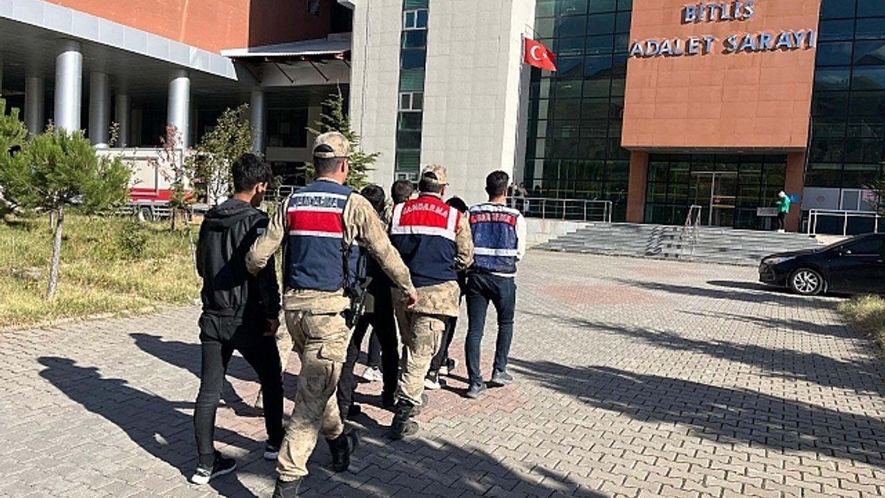 Bitlis''te terör operasyonu: 9 gözaltı