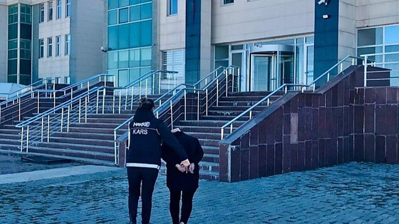 Kars"ta İranlı kadının makadından 94 parça uyuşturucu çıktı