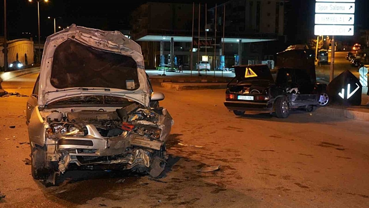 Kırıkkale''de iki otomobil çarpıştı: 1 yaralı