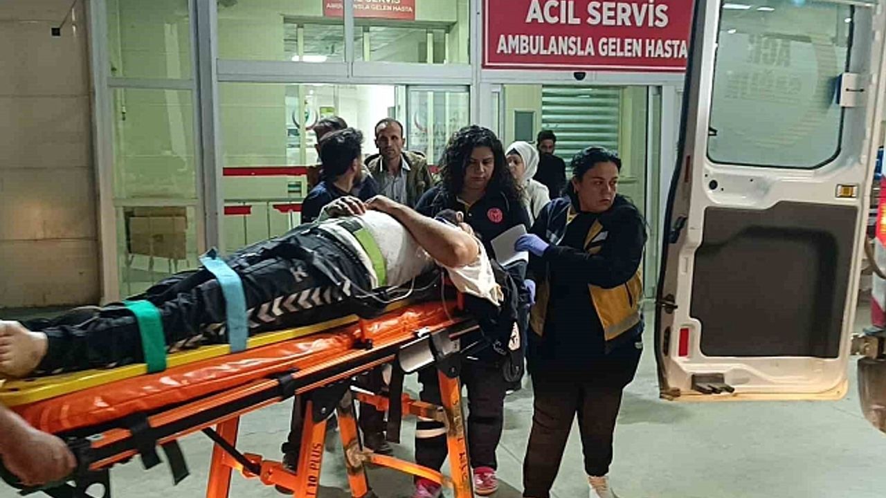 Kozan''da otomobil motosiklete çarptı: 2 ağır yaralı