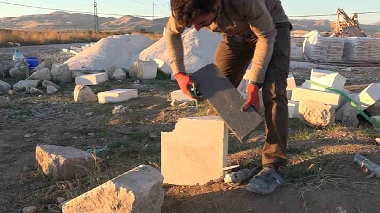 Mardinli taş ustası tarihi eserleri aslına uygun şekilde onarıyor
