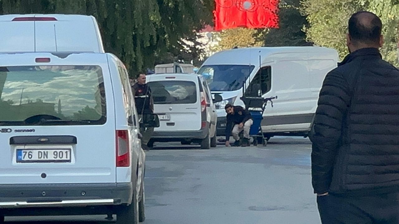 Şüpheli Çanta Fünye ile Patlatıldı