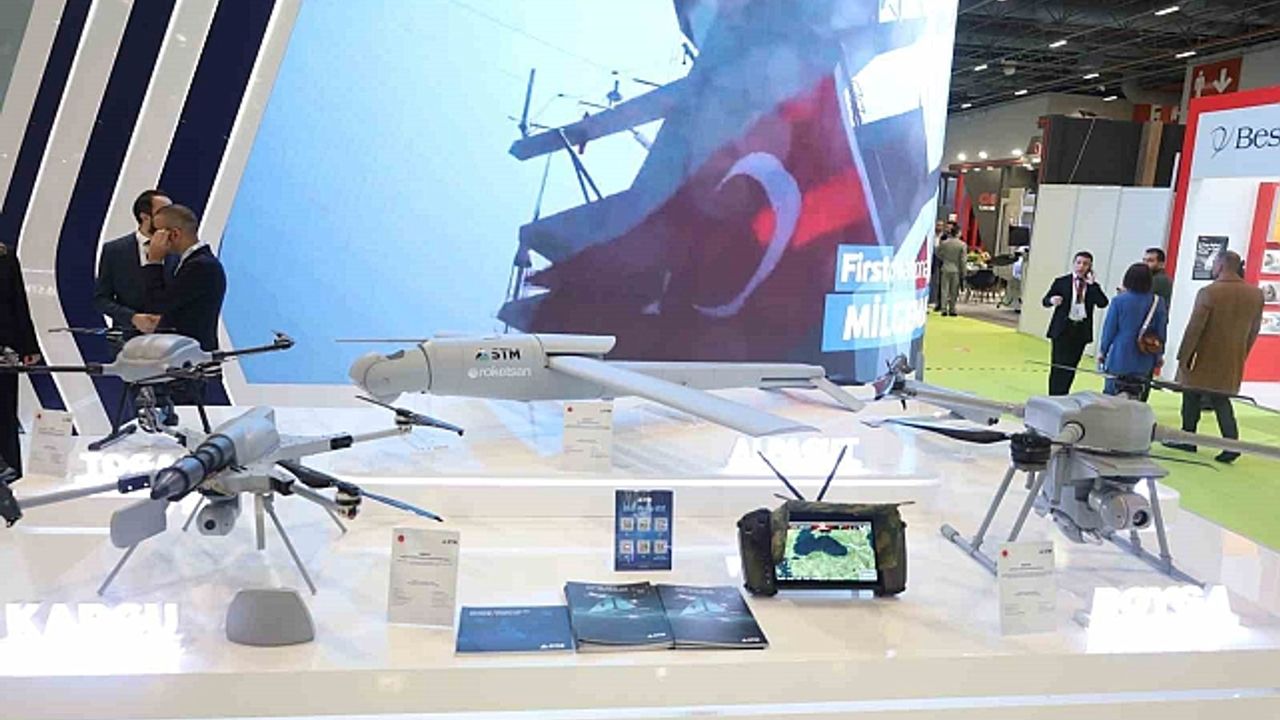 Türkiye''nin ilk milli vurucu İHA''sı KARGU ve gözcü İHA''sı TOGAN''ın uçuşları nefes kesti