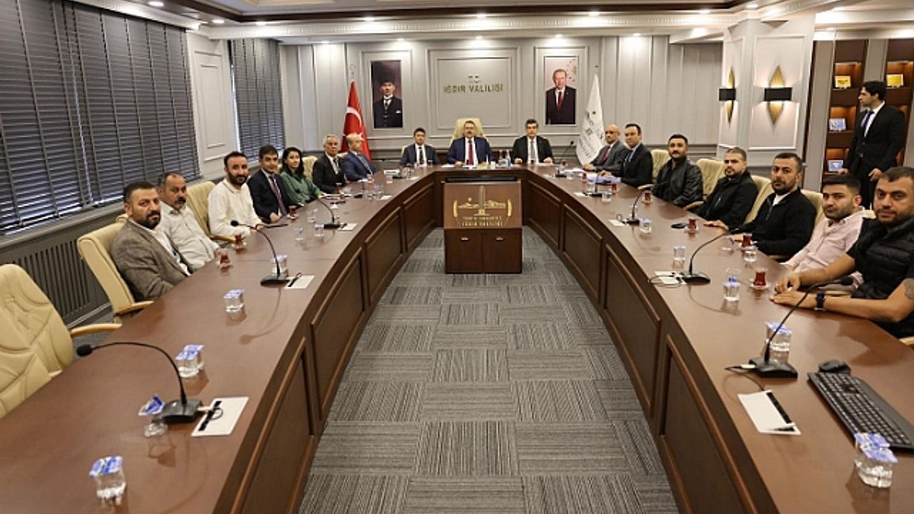 Vali  Ercan Turan, Kafe ve Kahvehane Esnafı ile Bir Araya Geldi