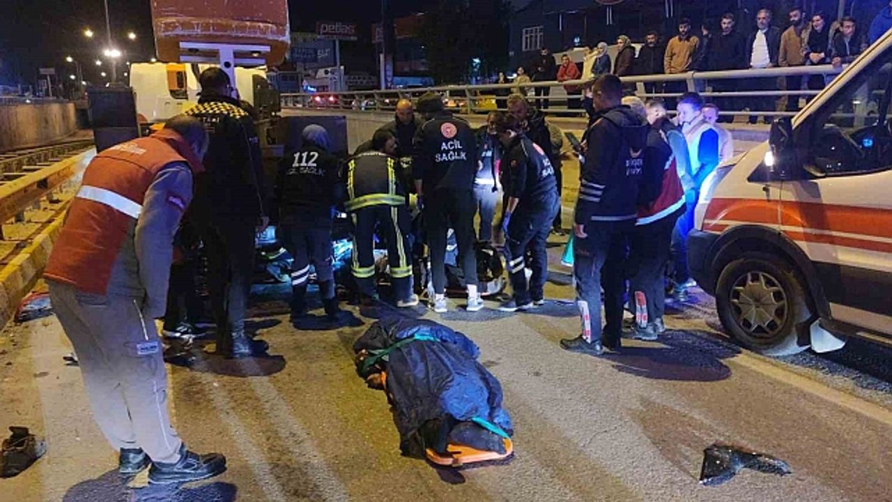 Van''da motosiklet vince arkadan çarptı: 1 ölü, 2 yaralı