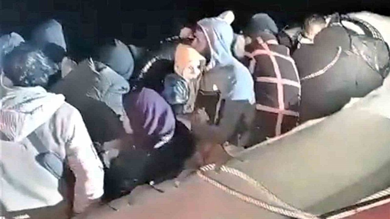 16''sı çocuk 49 düzensiz göçmen ve bir göçmen kaçakçısı yakalandı