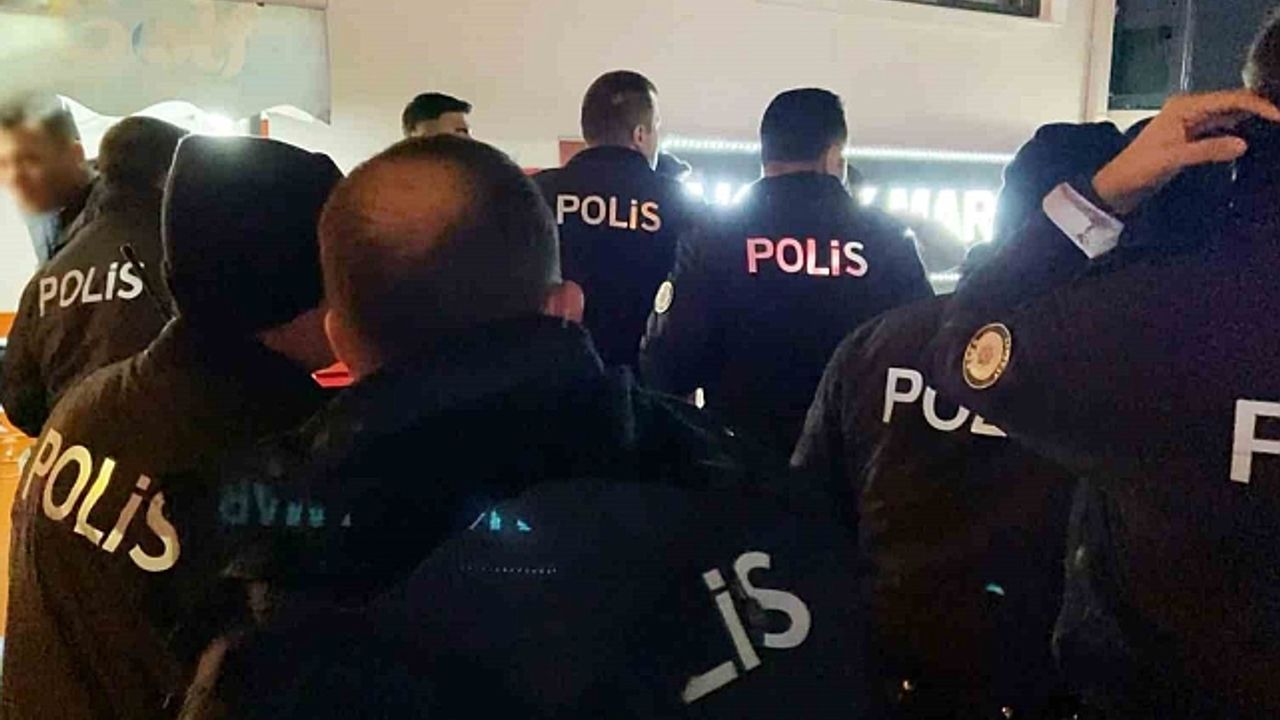 Aksaray''da 5 gencin kavgası emniyeti alarma geçirdi