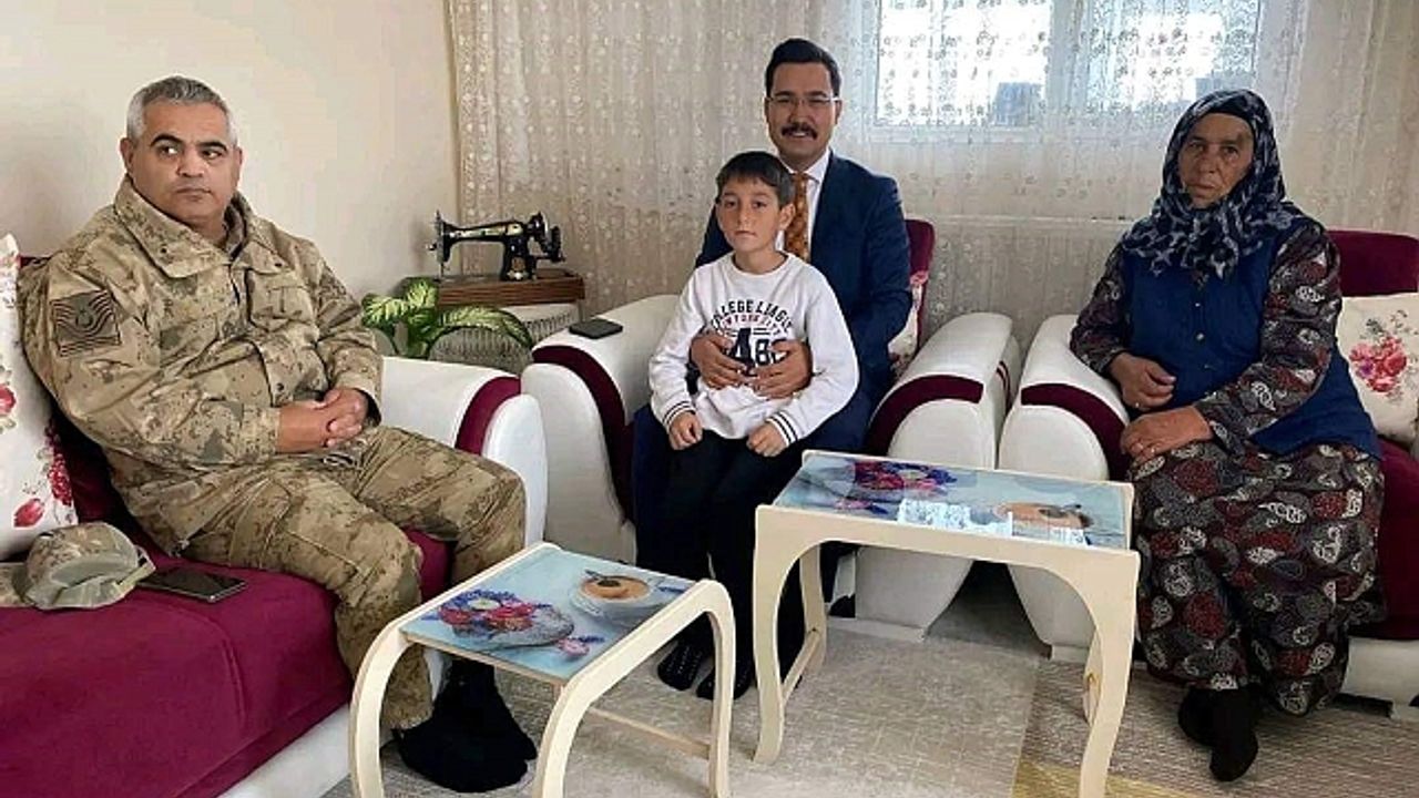 Akyaka Kaymakamı Demirtaş''tan şehit ailesine anlamlı ziyaret
