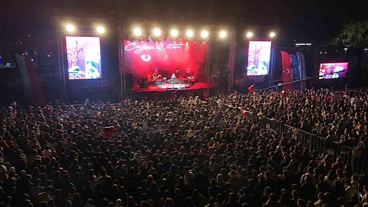 Aydınfest Gençlik Festivali ikinci gününde binlerce kişiyi ağırladı