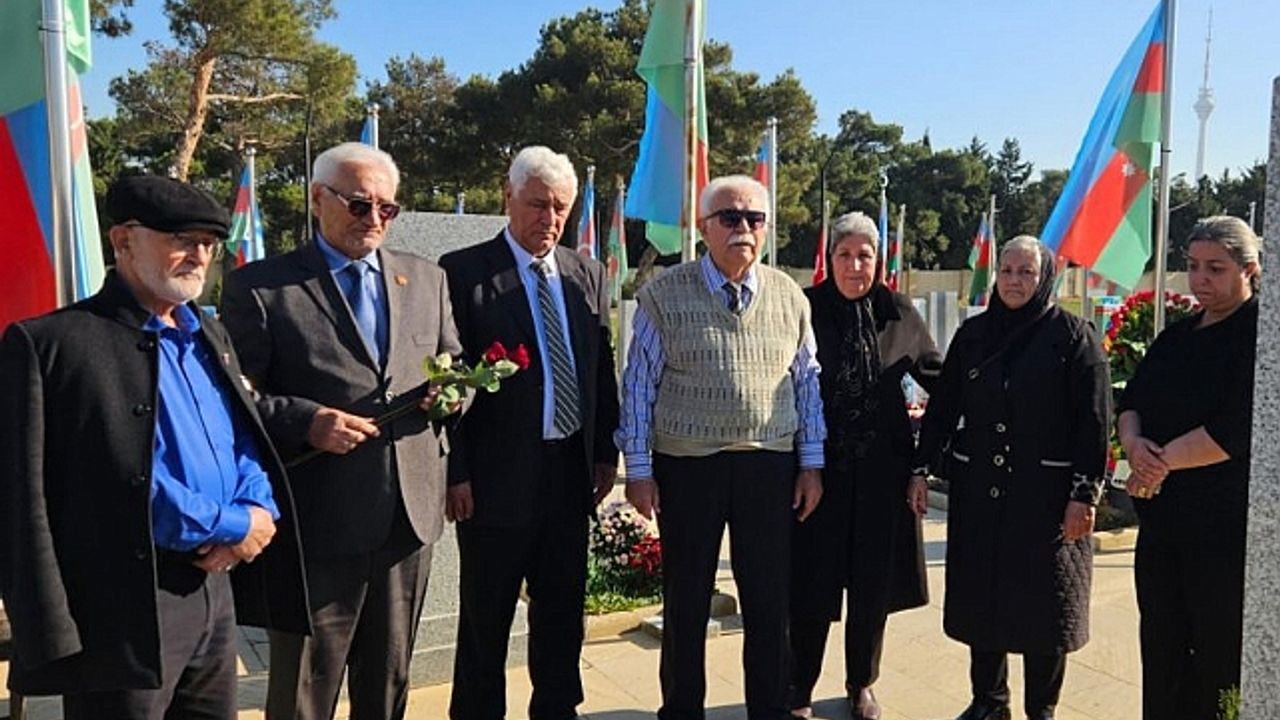 Azerbaycanlılar Karabağ kahramanlarını unutmuyor...