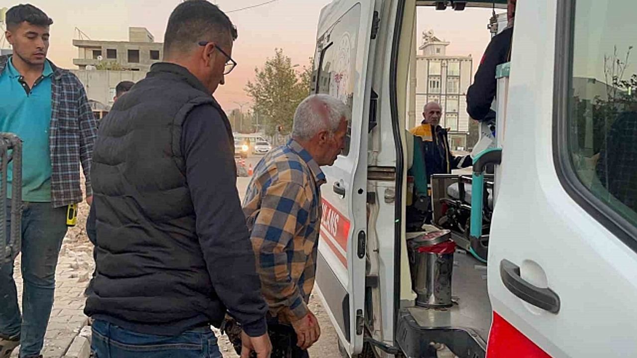 Başına kolon demiri düşen işçi yaralandı