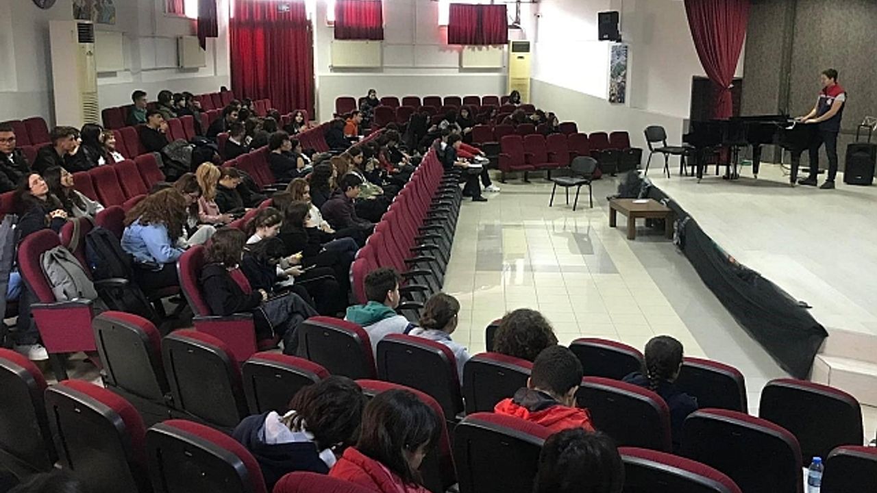 Efeler''de öğrencilere gıda okur yazarlığı eğitimi verildi