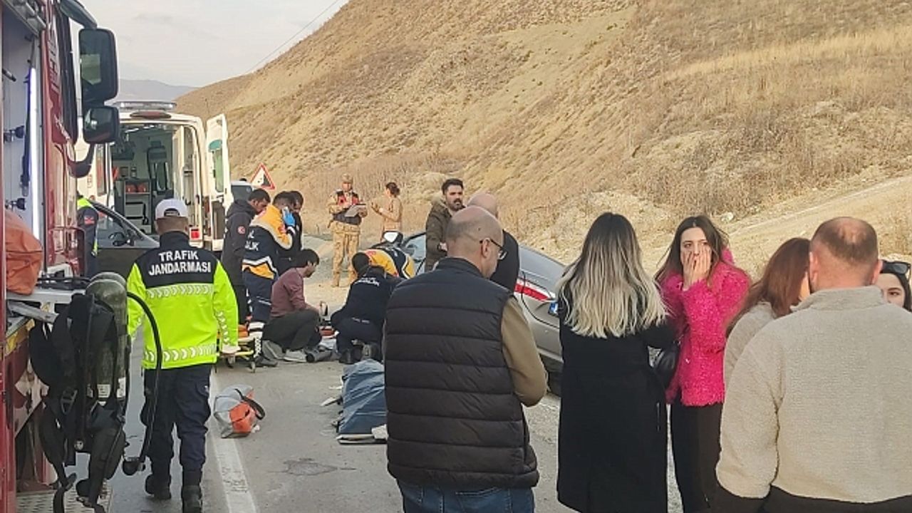 Erzurum''daki kazada can pazarı yaşandı: 2 ölü, 3 yaralı