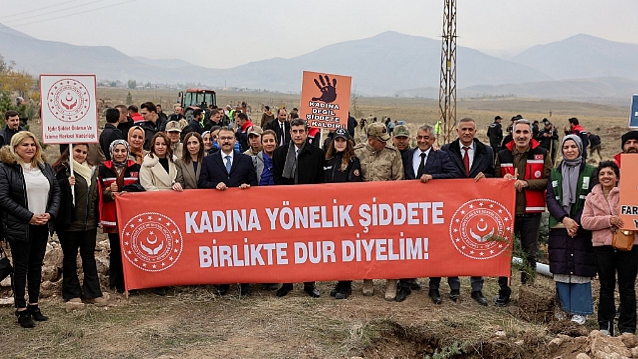 "Geleceğe Nefes, İnsanlığa Nefes" Etkinliğinde Kadına Şiddete Hayır Pankartı Açıldı