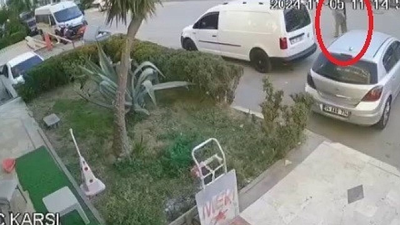 Geri manevra yapan araç yaşlı adama çarptı