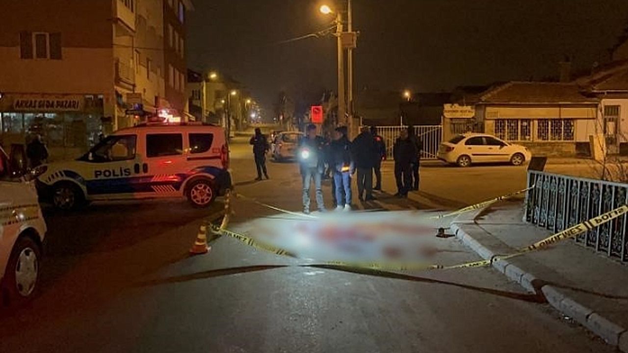 Husumetli 2 arkadaş arasında çıkan kavga kanlı bitti: 1 ağır yaralı