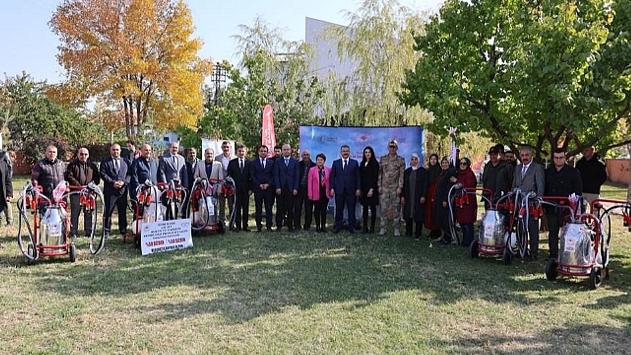 Iğdır"da Süt Üreticilerine Seyyar Süt Sağım Ünitesi Dağıtıldı
