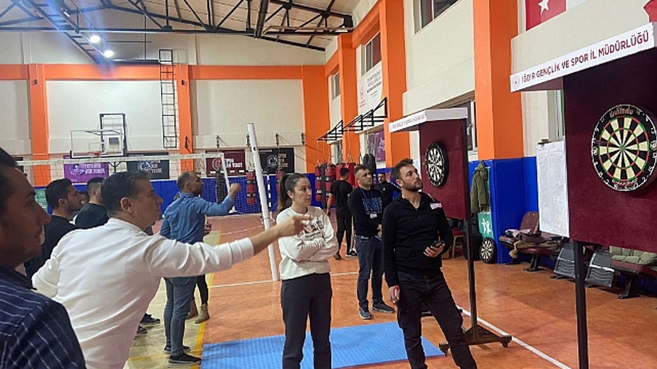 Iğdır"ın Kurtuluşu Etkinlikleri Kapsamında Kurumlararası Dart Turnuvası Devam Ediyor