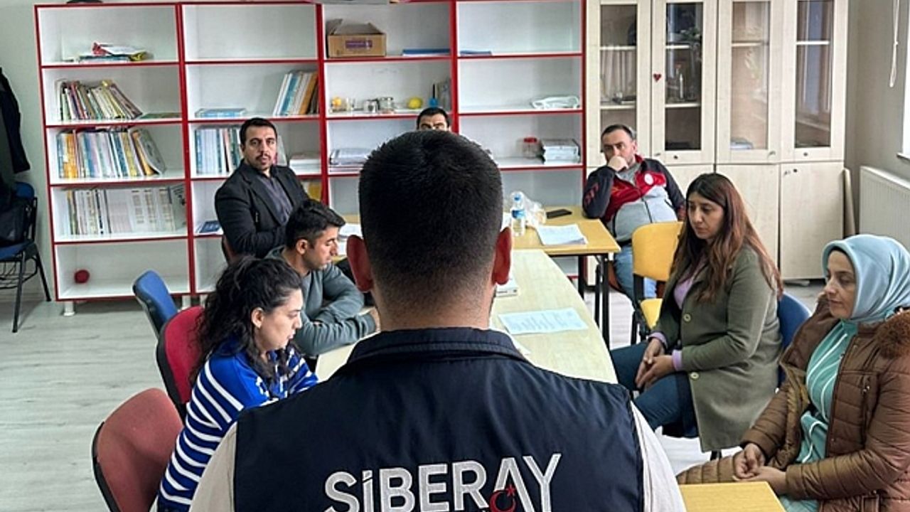 Kars''ta öğrenciler siber suçlara karşı bilgilendirildi