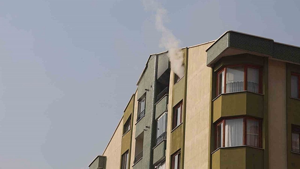 Konya''da apartmanda yangın paniği