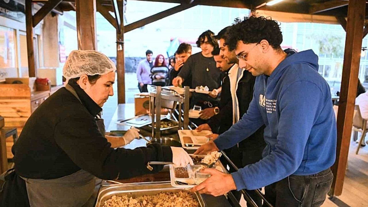 Kuşadası''nda üniversitelilerin yüzünü güldüren hizmet başladı