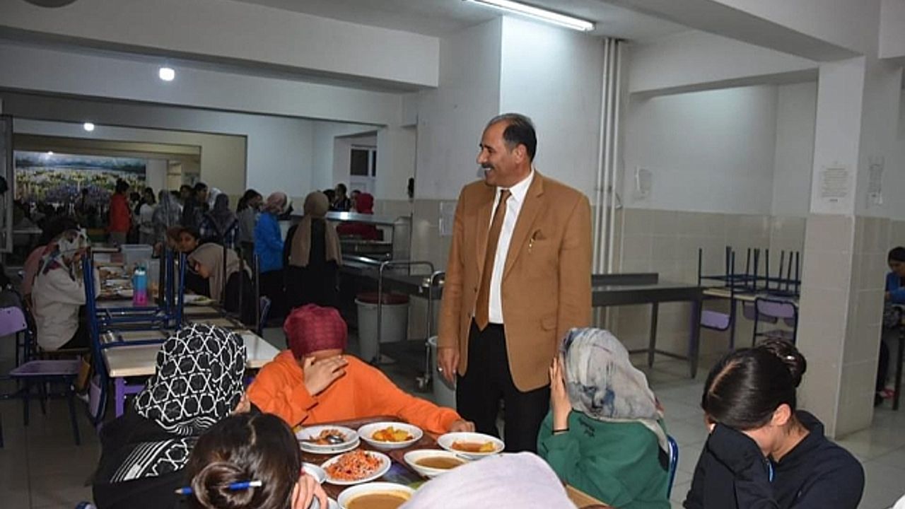 Milli Eğitim Müdürü Aziz Gün"den Iğdır Kız Anadolu İmam Hatip Lisesi Pansiyonuna Ziyaret