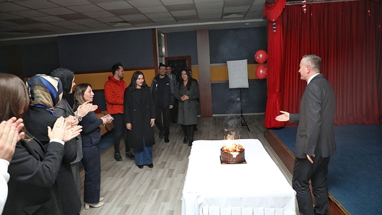 Soruşturma korkusu mutluluğa dönüştü: Ağrı''da öğretmenlere özel sürpriz