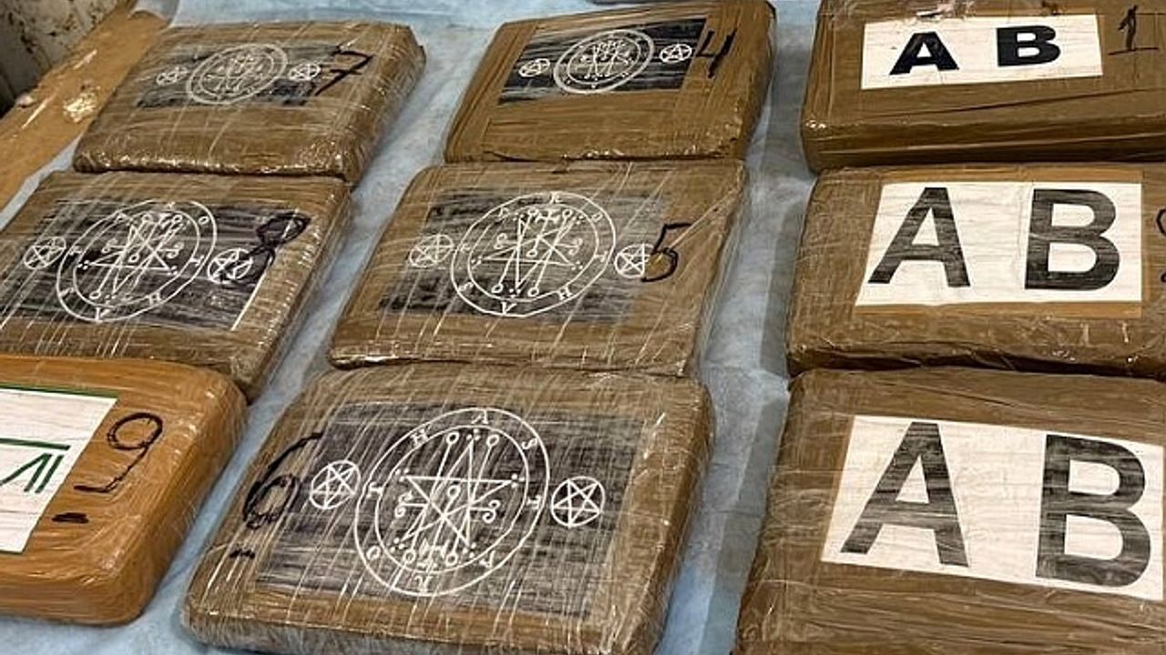 Tır dorsesinin zeminine gizlenen13 kilo 230 gram kokain yurda sokulacaktı