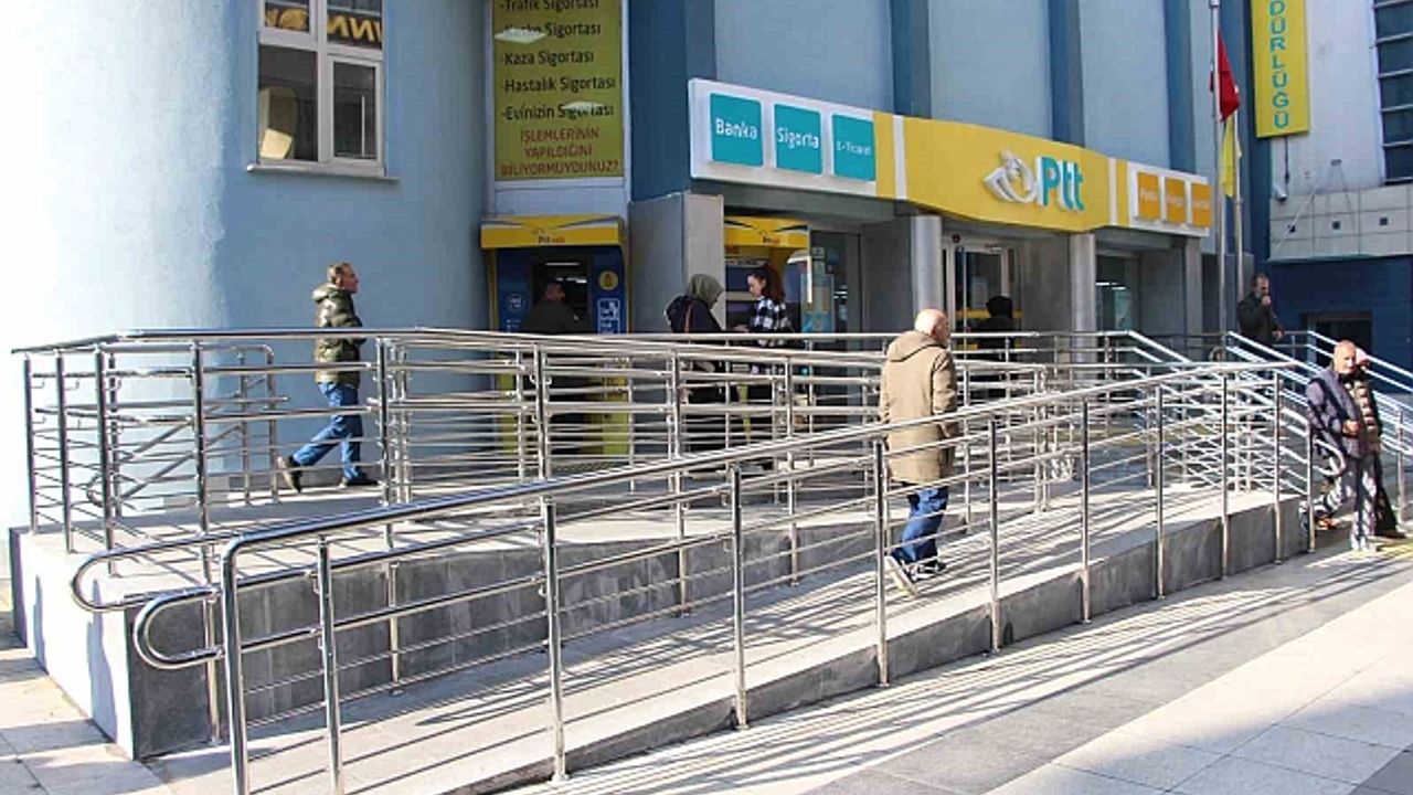 Trabzon''da PTT''den engellilere labirent gibi yol