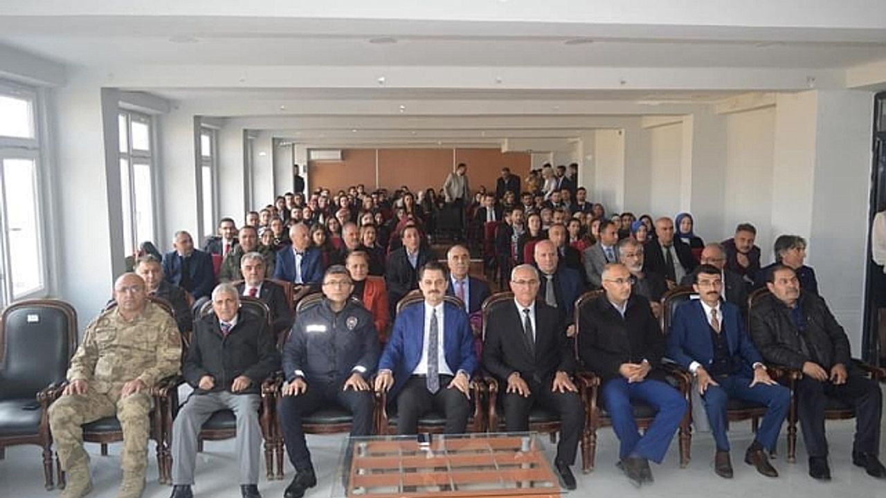 Tuzluca Kaymakamı Abdüllatif Yılmaz, 24 Kasım Öğretmenler Günü Kutlama Programına Katıldı