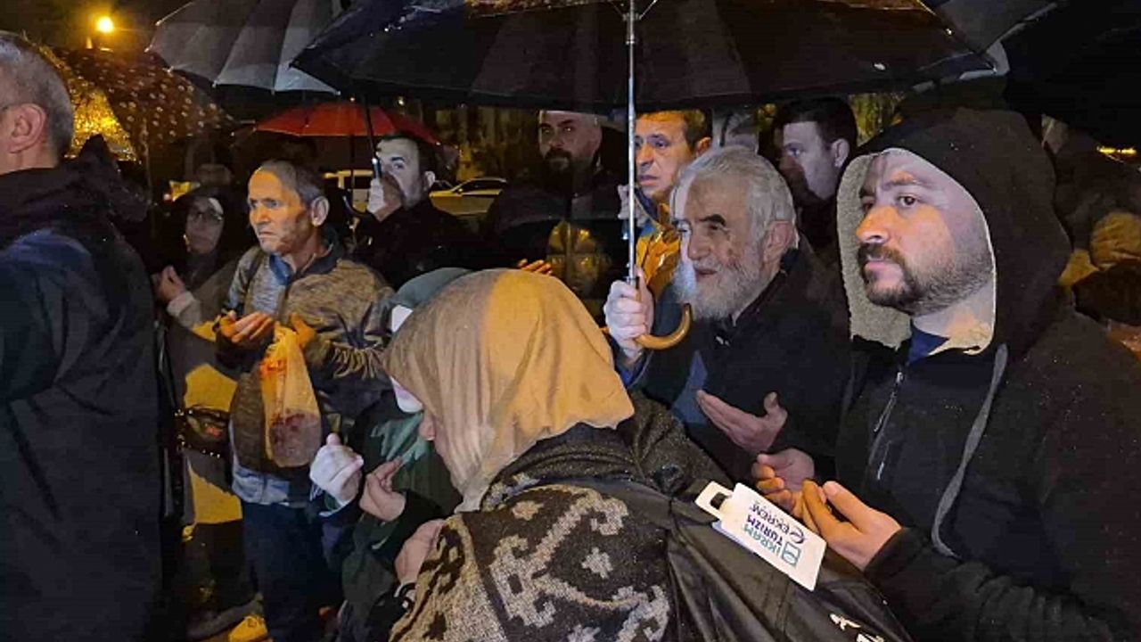 Umre kafilesi dualarla kutsal topraklara uğurlandı