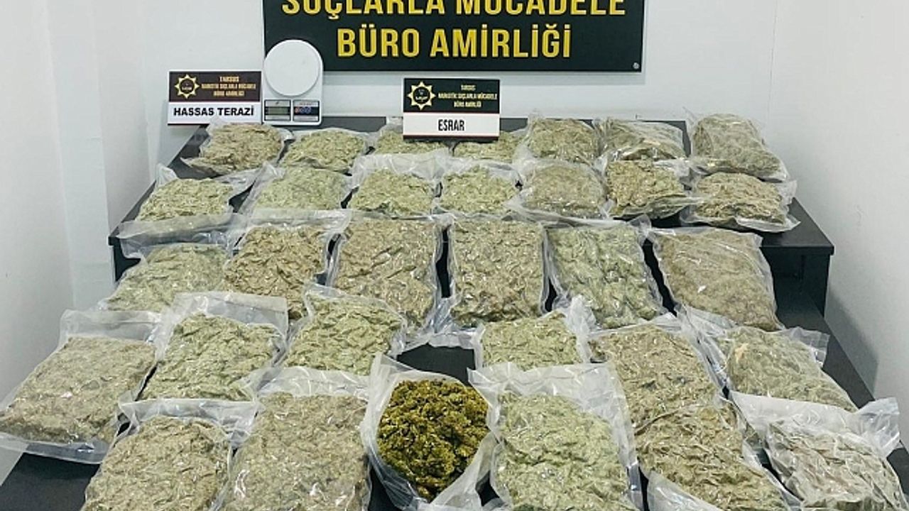 Zehir tacirlerine operasyon valizlerde kilolarca uyuşturucu ele geçirildi: 5 gözaltı