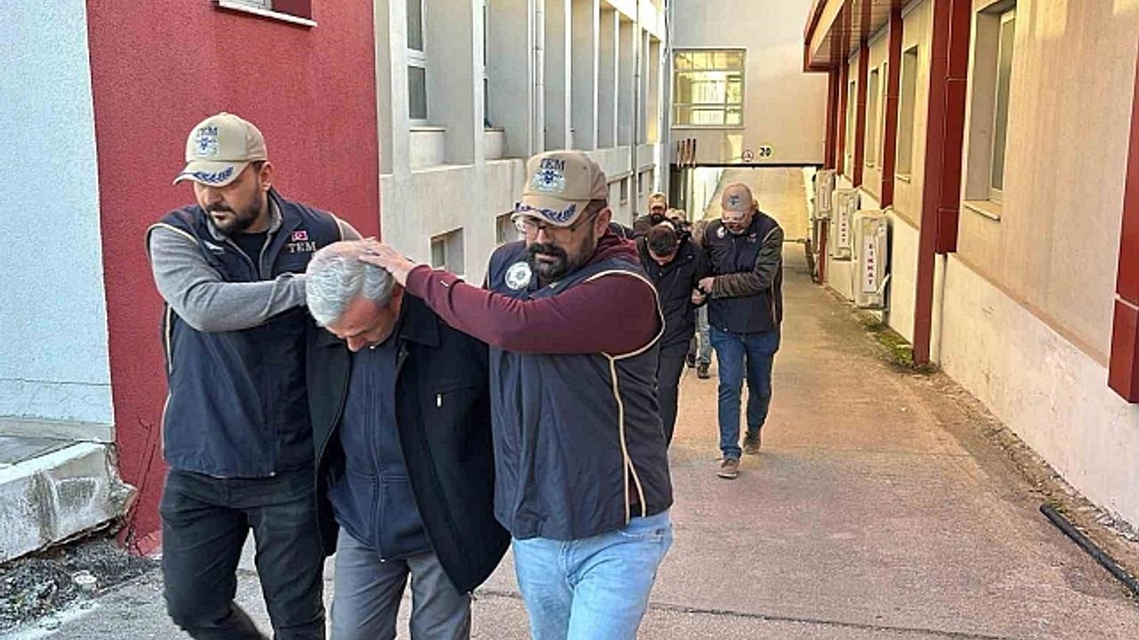 Adana''da aralarında FETÖ il sorumlusunun da olduğu 8 şüpheli tutuklandı