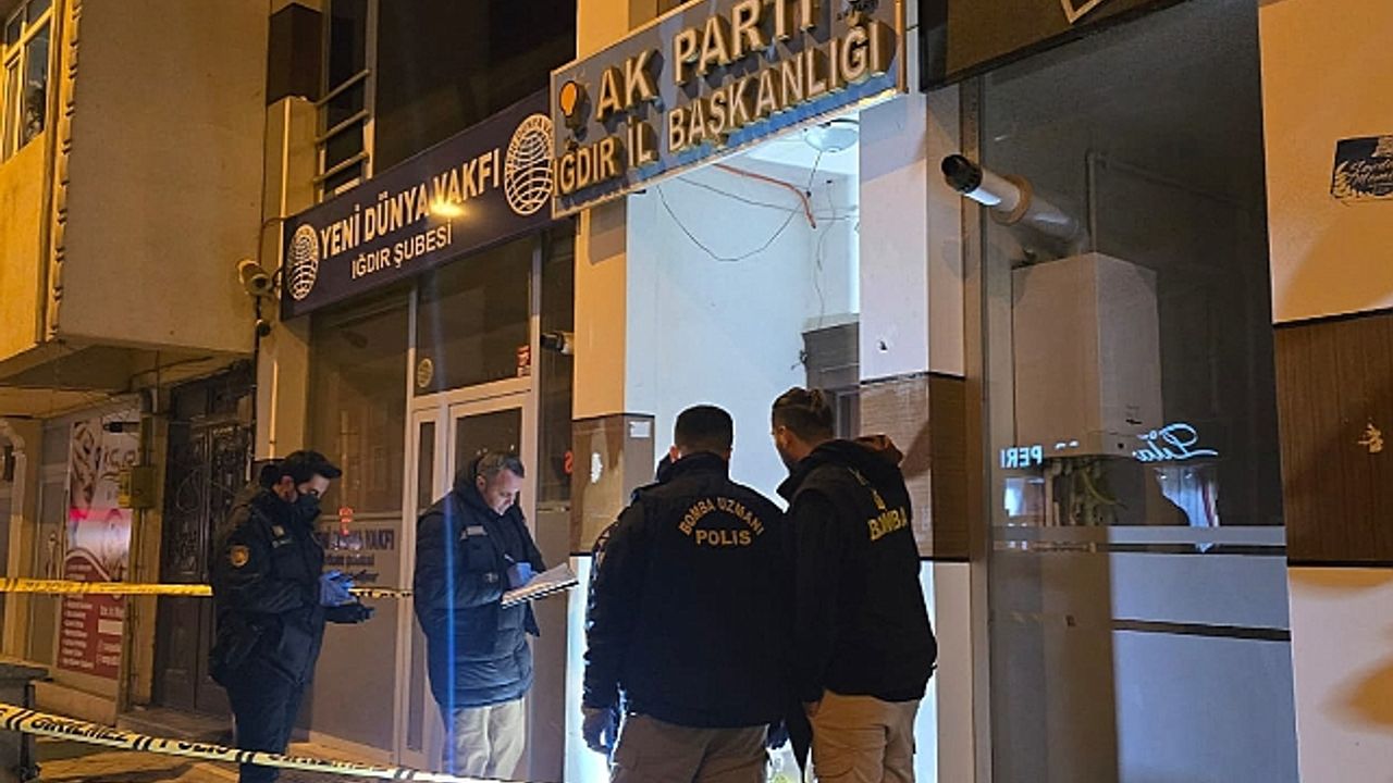 AK Parti Iğdır İl Binasına Kundaklama Girişimi