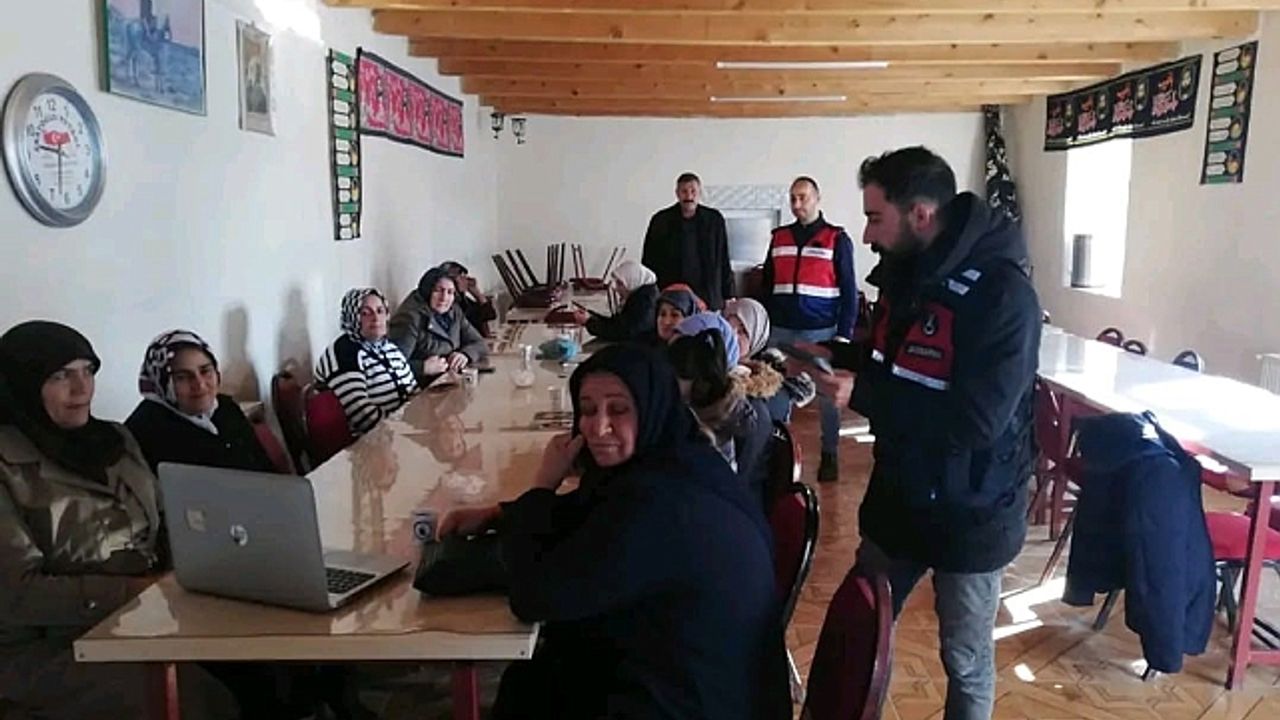 Akyaka''da "En İyi Narkotik Polisi Anne" Projesi annelere anlatıldı