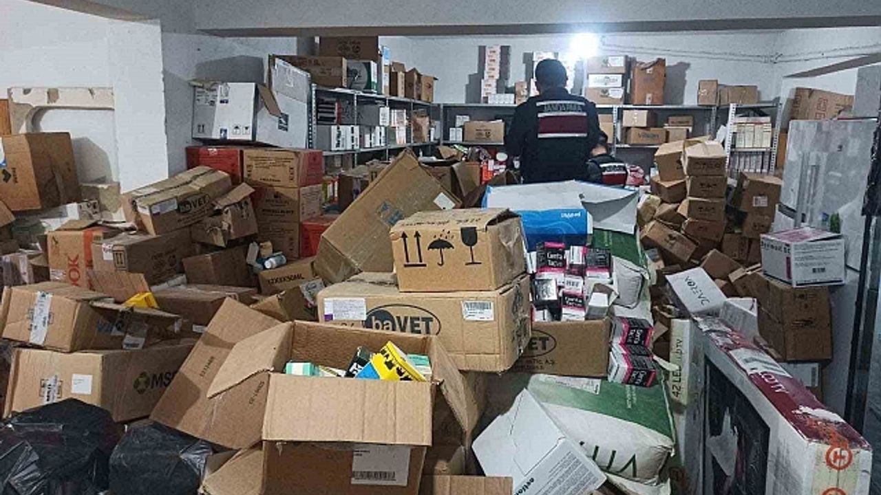 Antalya''da 4 ton kaçak ve tarihi geçmiş ilaç ele geçirildi