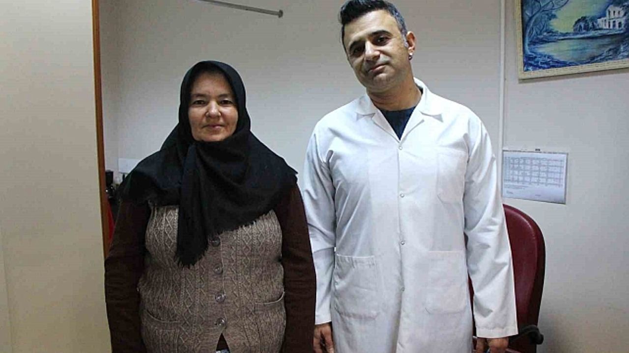 Ayağında yanma ve kaşıntıdan hastaneye başvurdu, 100 binde 1 görülen hastalıktan kurtuldu