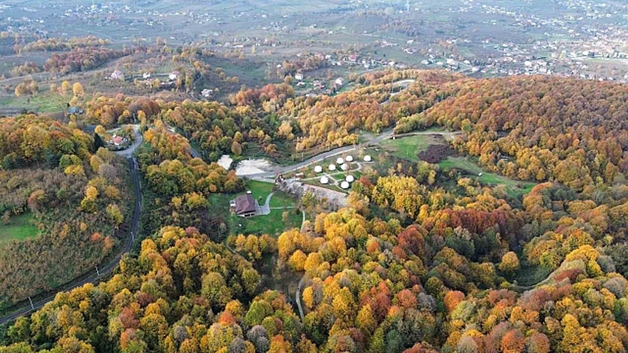 Aydınpınar şelaleleri renk cümbüşü ile büyülüyor