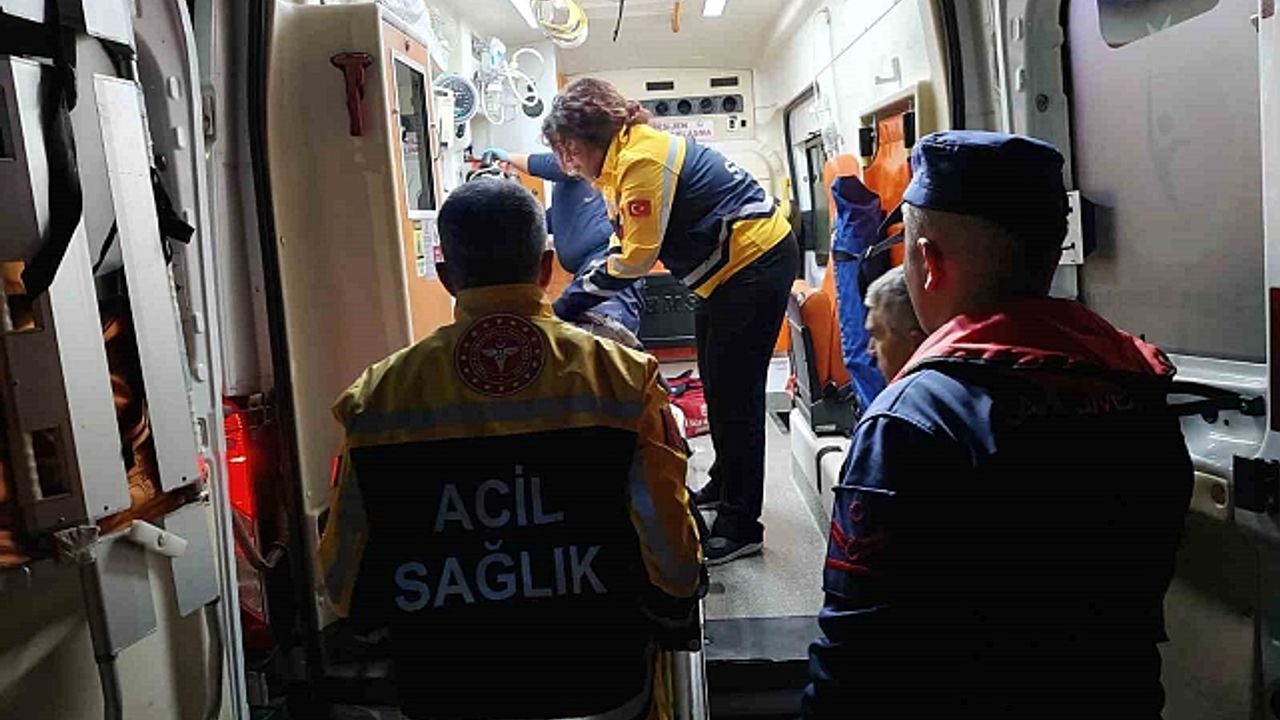 Bozcaada''da rahatsızlanan vatandaş Sahil Güvenlik ekiplerince tahliye edildi
