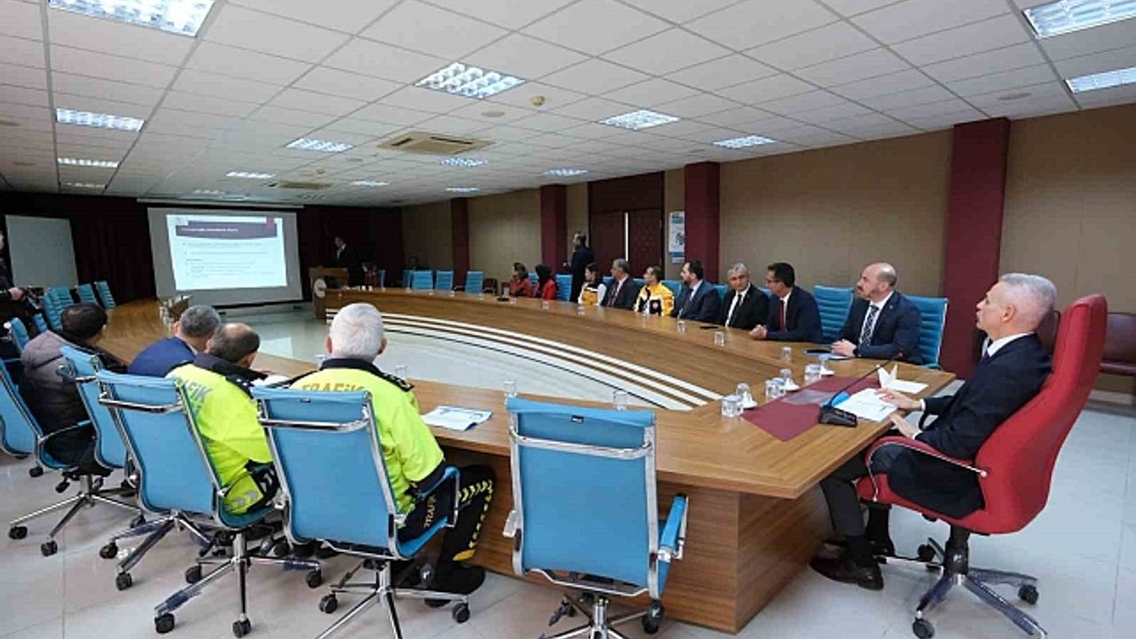 Karaman''da "Fermuar sistemi ile yaşama yol ver" kampanyası tanıtıldı