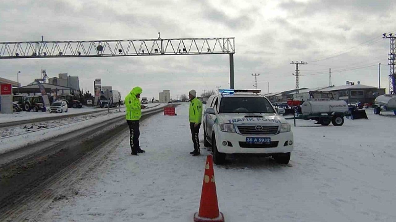Kars-Digor karayolu ulaşıma kapatıldı