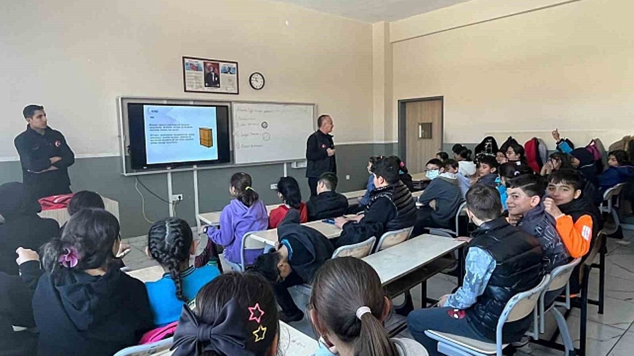 Kars''ta öğrencilere AFAD farkındalık eğitimi verildi