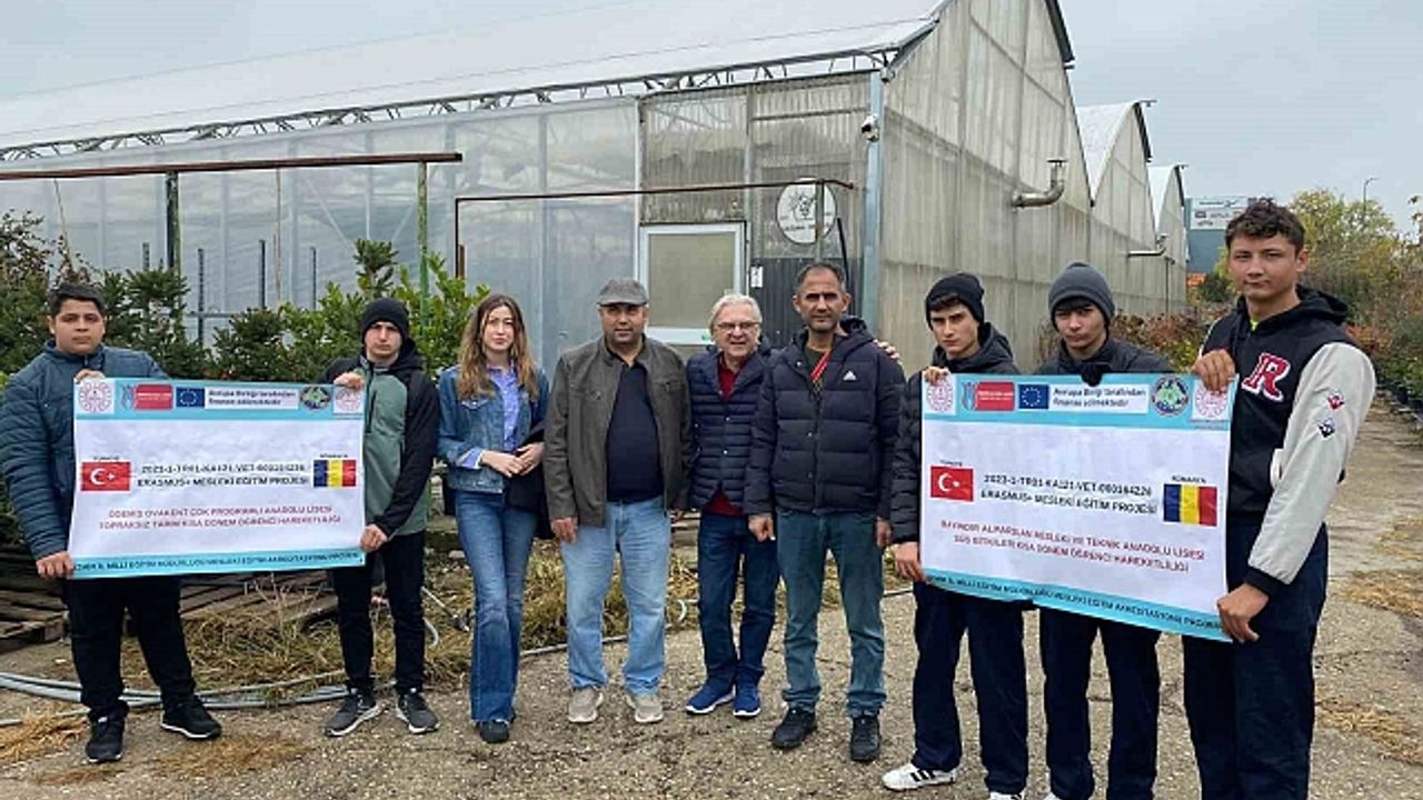Ödemiş''in liseli gençleri Türkiye''yi Romanya''da temsil etti