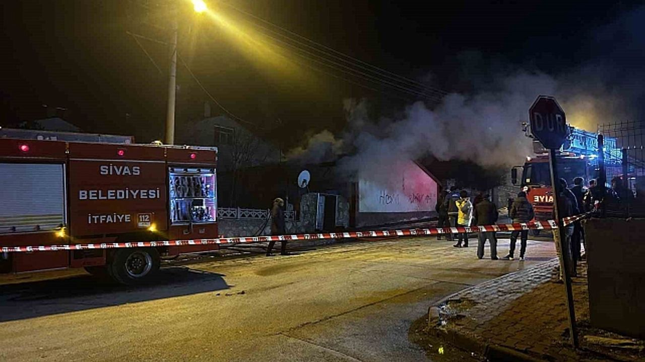 Sivas''ta devrilen elektrikli soba yangına neden oldu