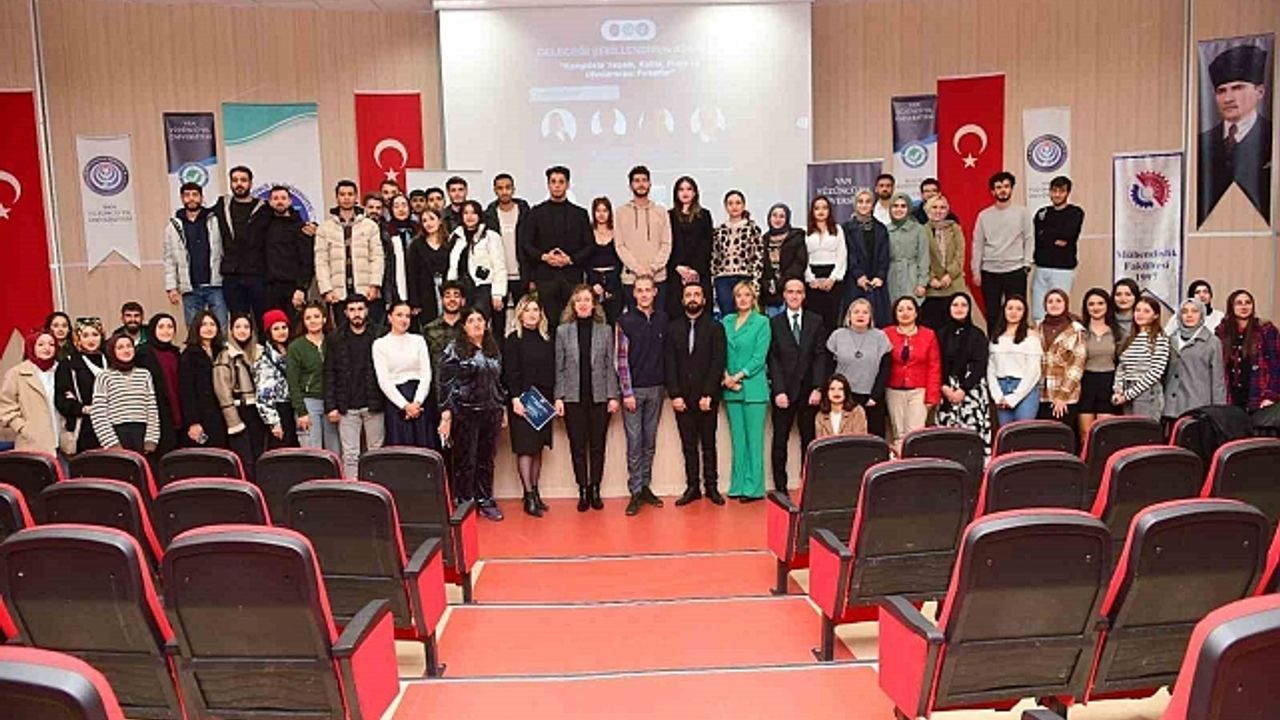 Van YYÜ''de "Geleceği Şekillendiren Adımlar" paneli