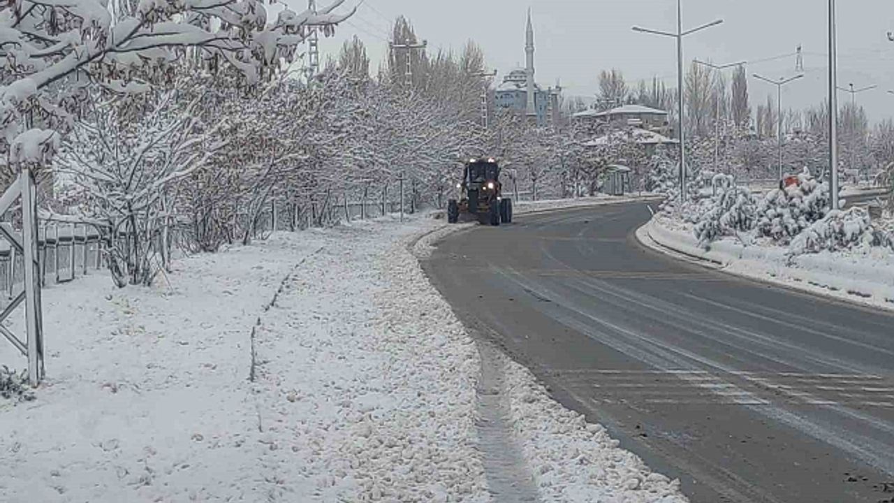 Van''da kar çocukların neşe kaynağı oldu